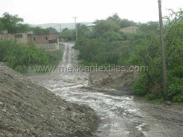 tecuiziapan_nahuatl02.JPG - Flooded street on the way through town.
